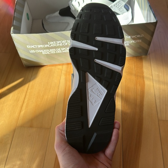 Men’s Nike Air Hurache Grey Fog Obsidian Sneaker - Picture 3 of 5